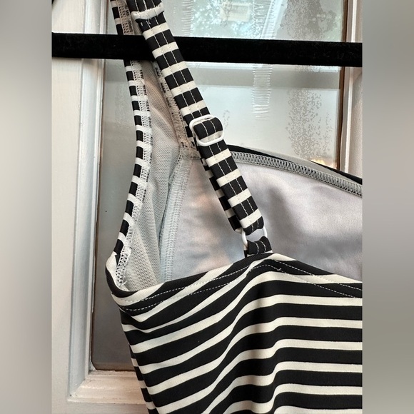 Bond Eye Australia Swimsuit D/DD Cup One Piece Black White Striped Size 6 US - Picture 7 of 11